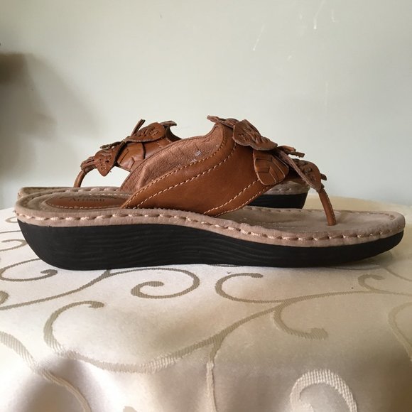 NWOT Clarks - Artisan slip on sandals - Picture 11 of 11